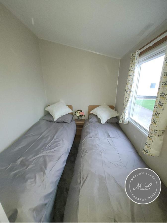 Palm Grove 181- Golden Palm - Pet Friendly, Wifi, Central Heating, Bed Linen - Meadow Lakes Caravan & Lodge Hire Chapel Saint Leonards Exterior photo